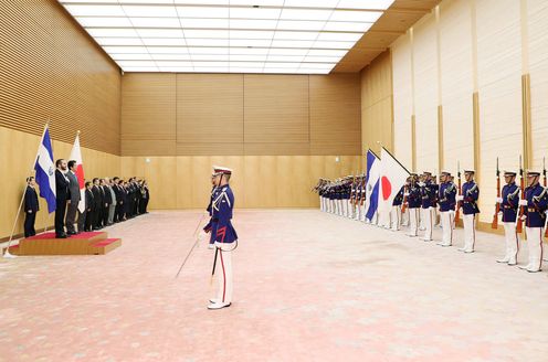 Photograph of the salute and the guard of honor ceremony (3)