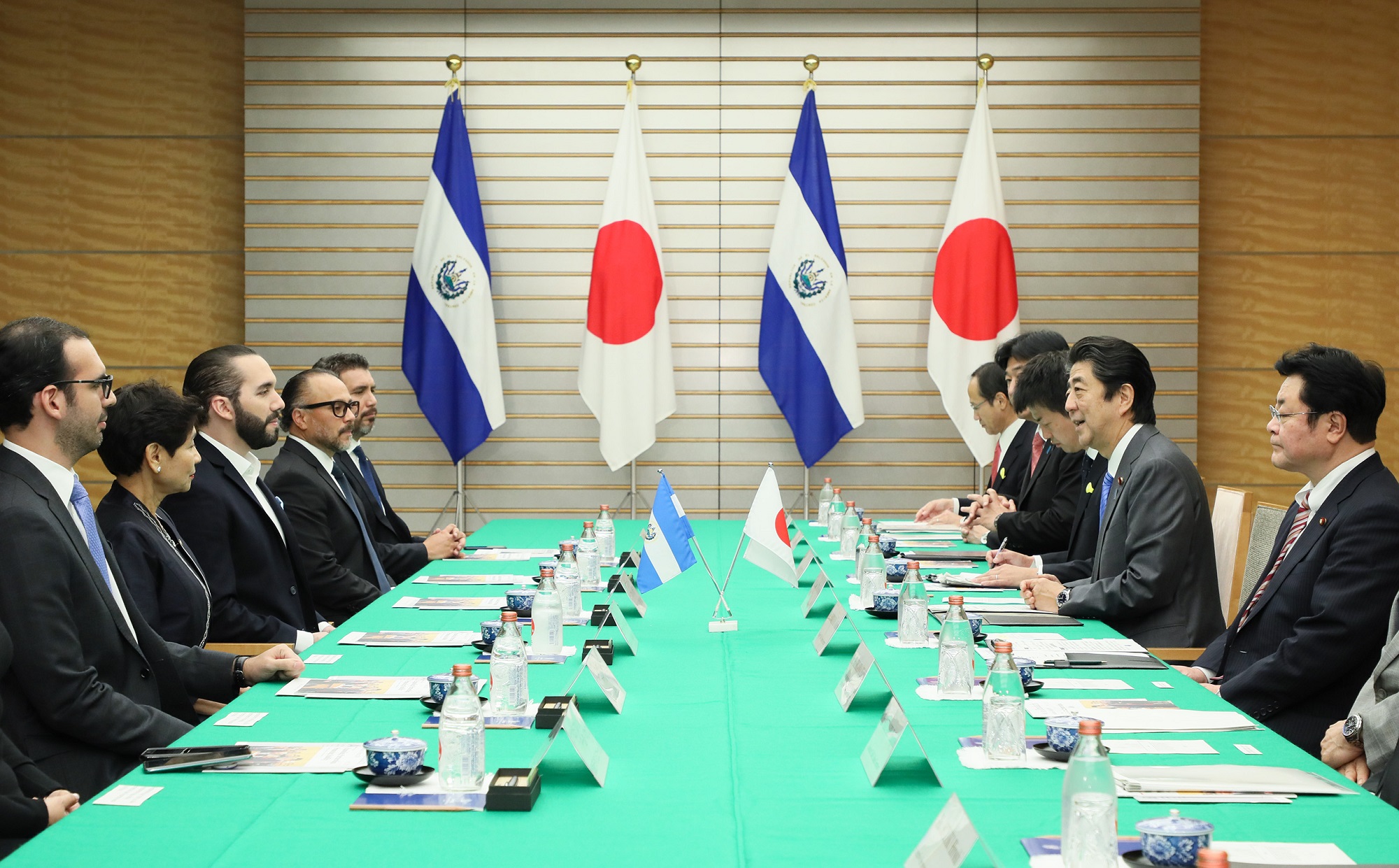 Photograph of the Japan-El Salvador Summit Meeting (3)