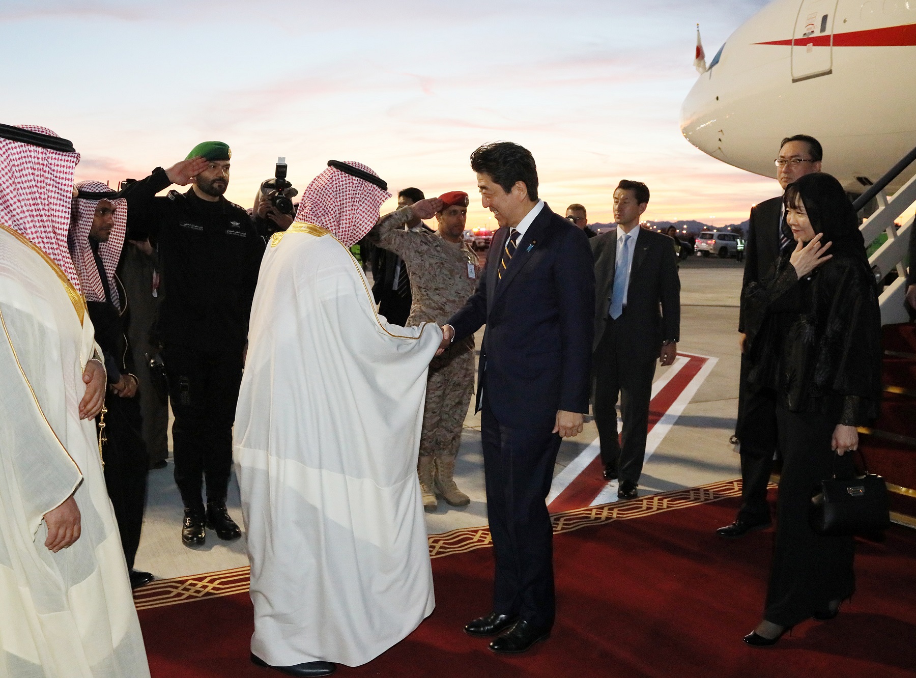 Photograph of the Prime Minister arriving in Al-Ula (1)