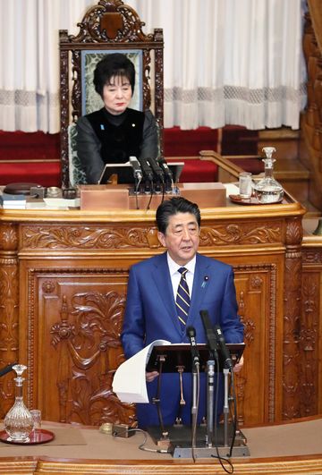 Photograph of the Prime Minister delivering a policy speech during the plenary session of the House of Councillors (4)