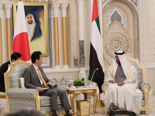 Photograph of the Prime Minister meeting with the Crown Prince of Abu Dhabi (7)