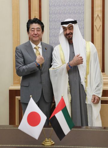 Photograph of the Prime Minister and the Crown Prince of Abu Dhabi attending an exchange of documents ceremony (5)