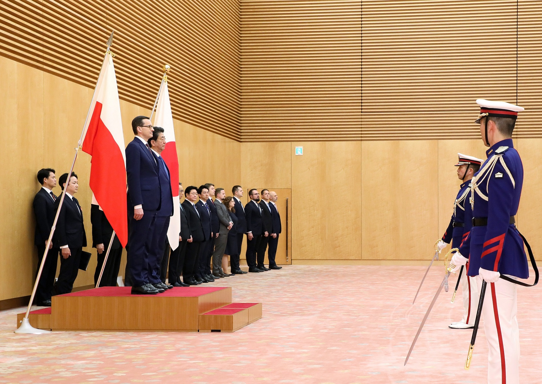 Photograph of the salute and the guard of honor ceremony (2)