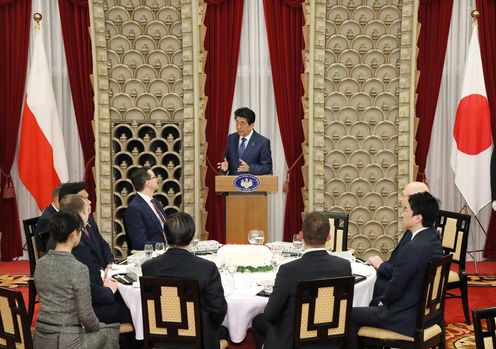 Photograph of the Prime Minister delivering an address at the dinner banquet hosted by the Prime Minister (1)