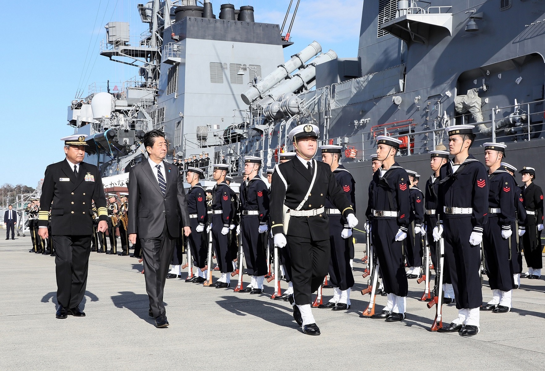 Photograph of the salute and the guard of honor ceremony (3)
