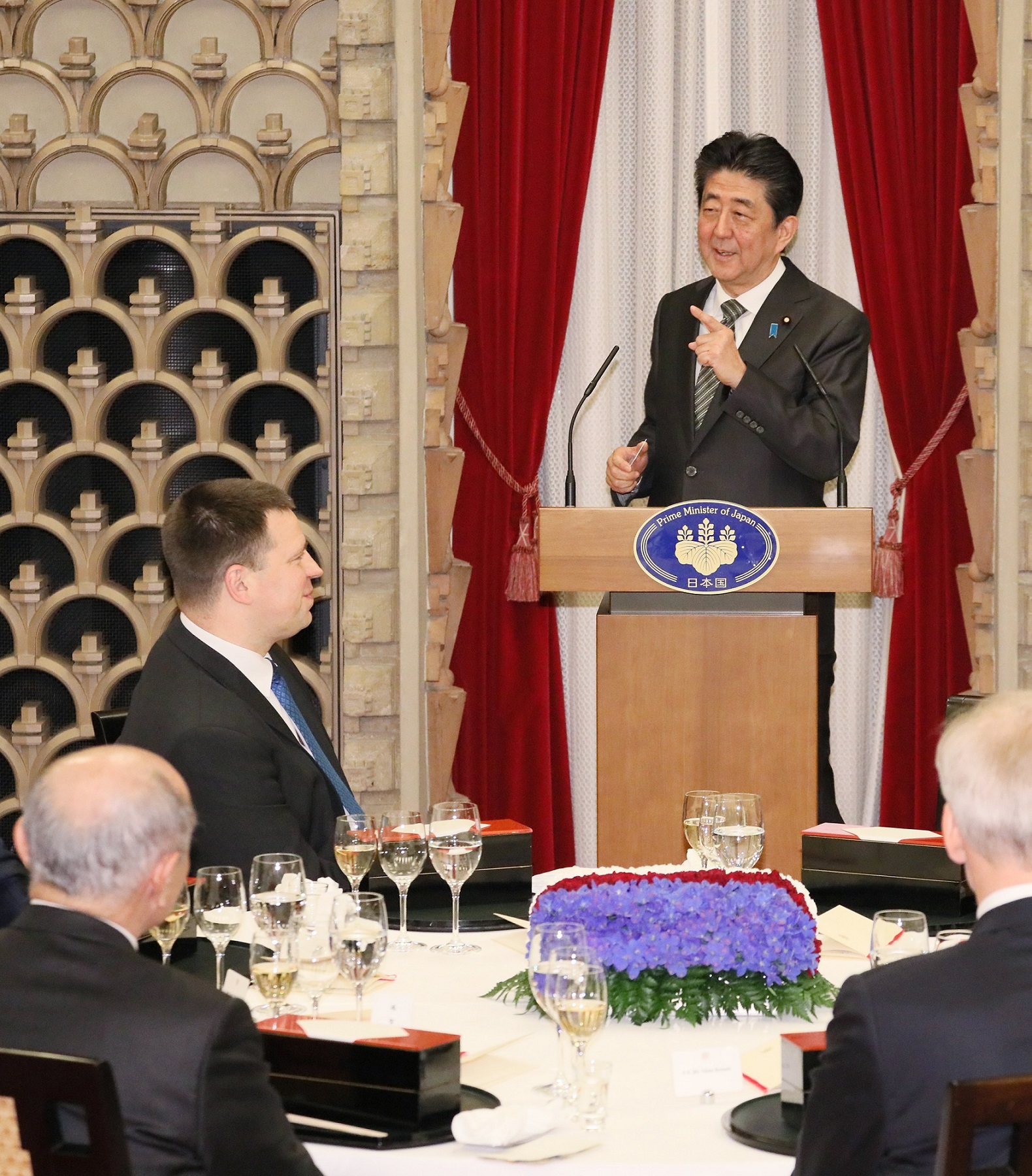 Photograph of the Prime Minister delivering an address at the banquet (3)