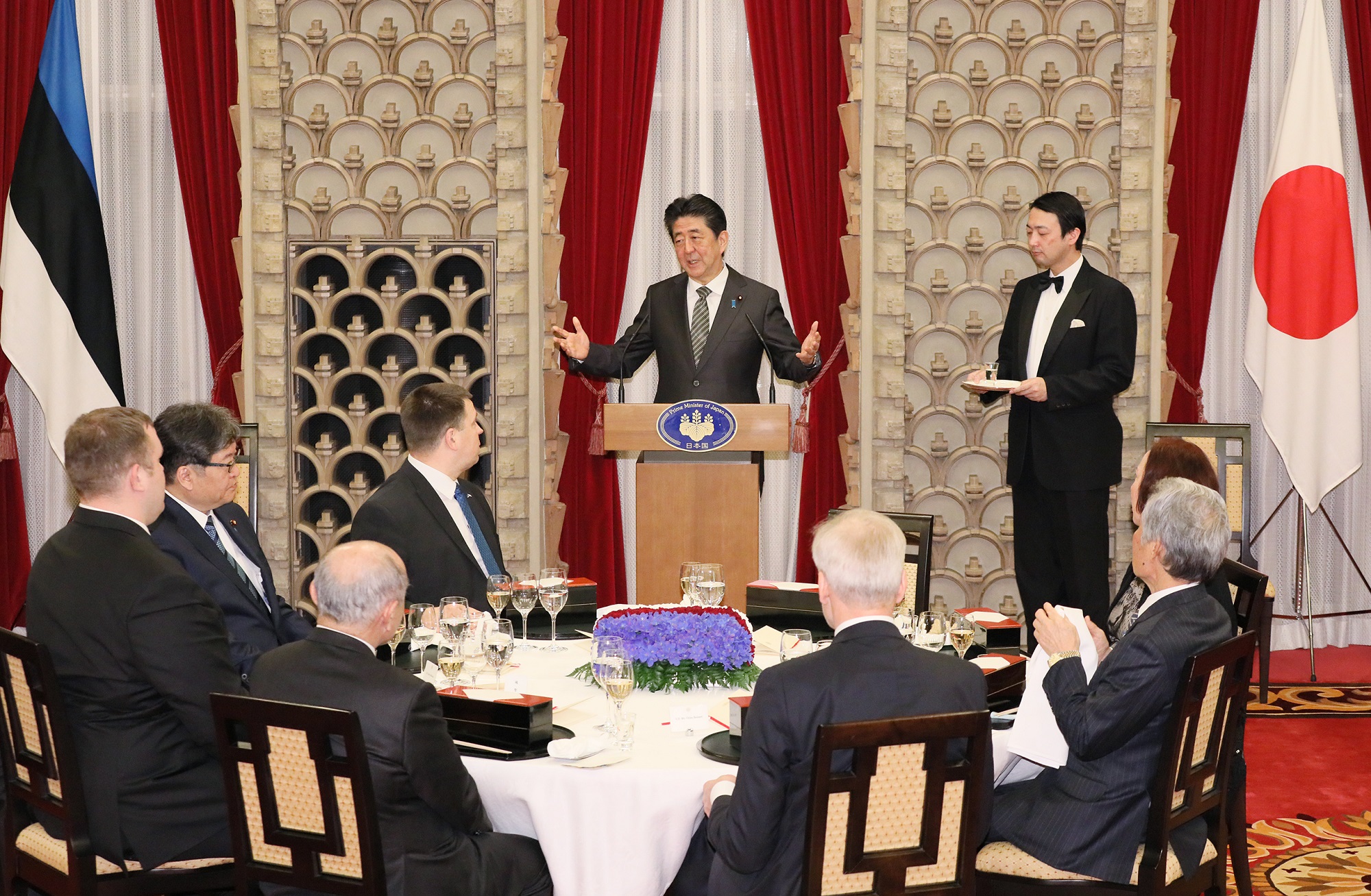 Photograph of the Prime Minister delivering an address at the banquet (4)