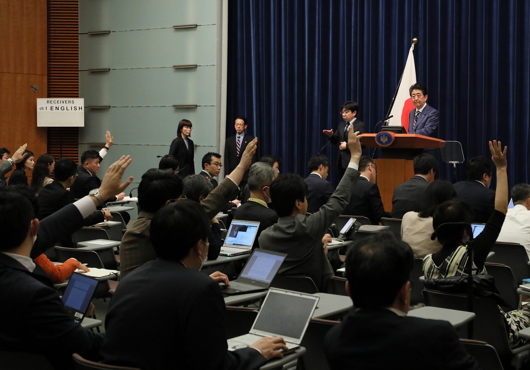 Photograph of the Prime Minister holding the press conference (19)