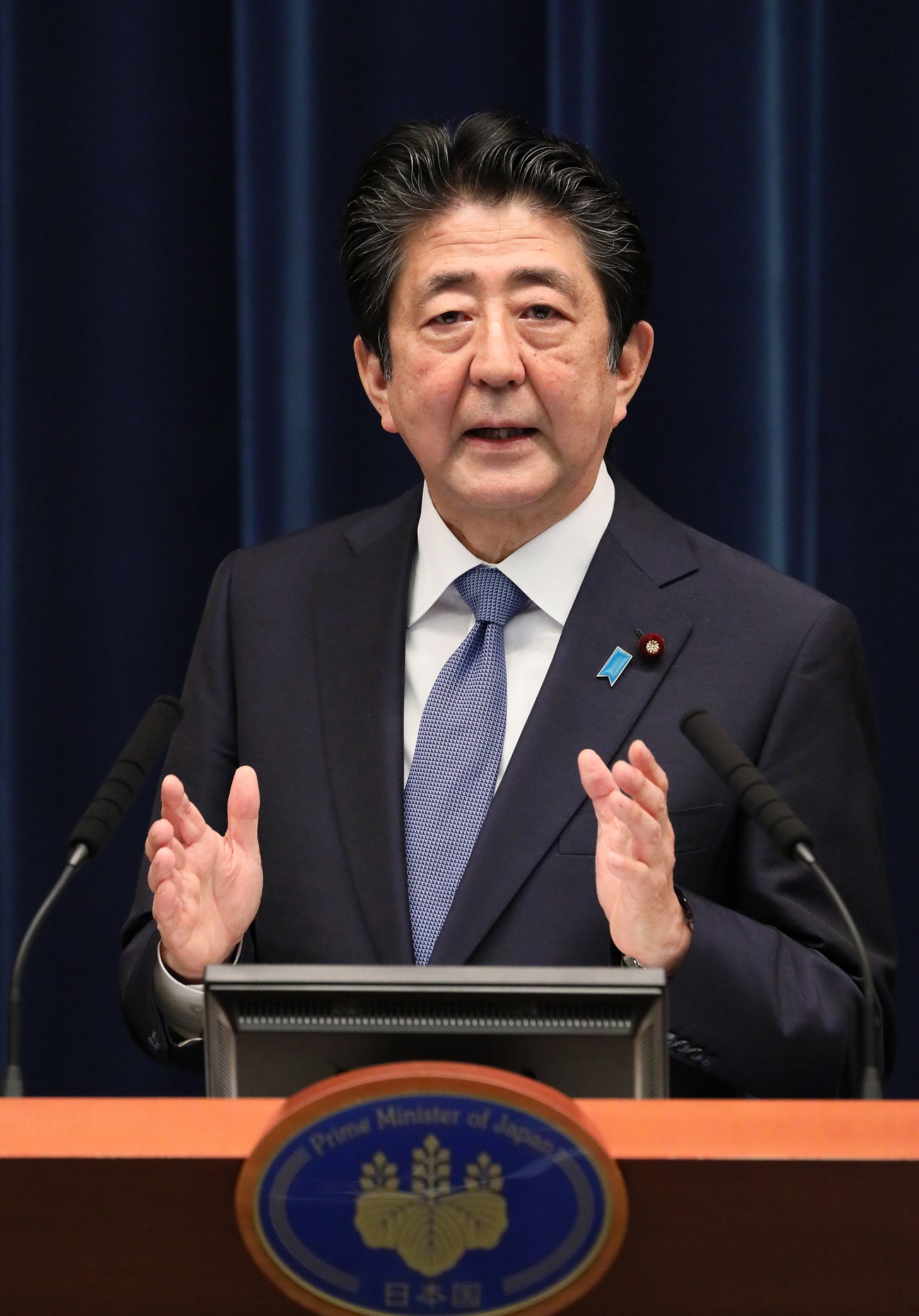 Photograph of the Prime Minister holding the press conference (2)