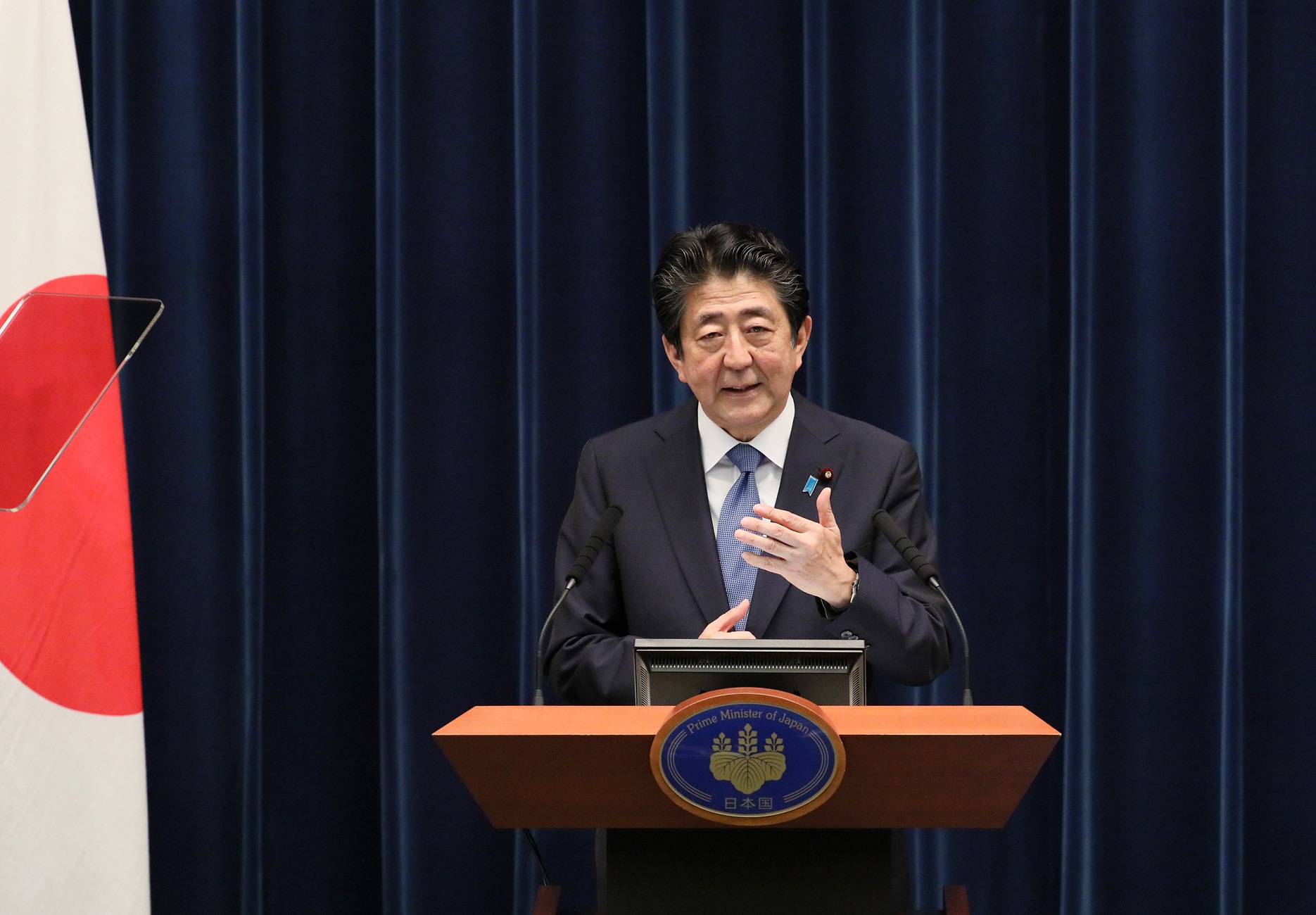 Photograph of the Prime Minister holding the press conference (7)