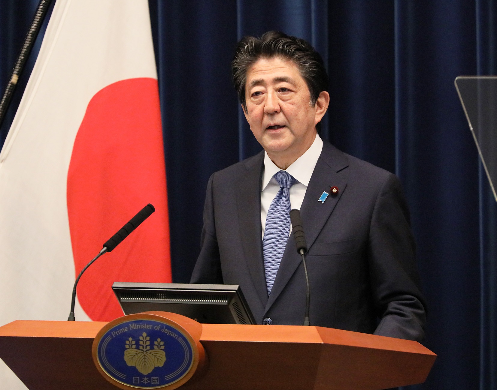 Photograph of the Prime Minister holding the press conference (15)