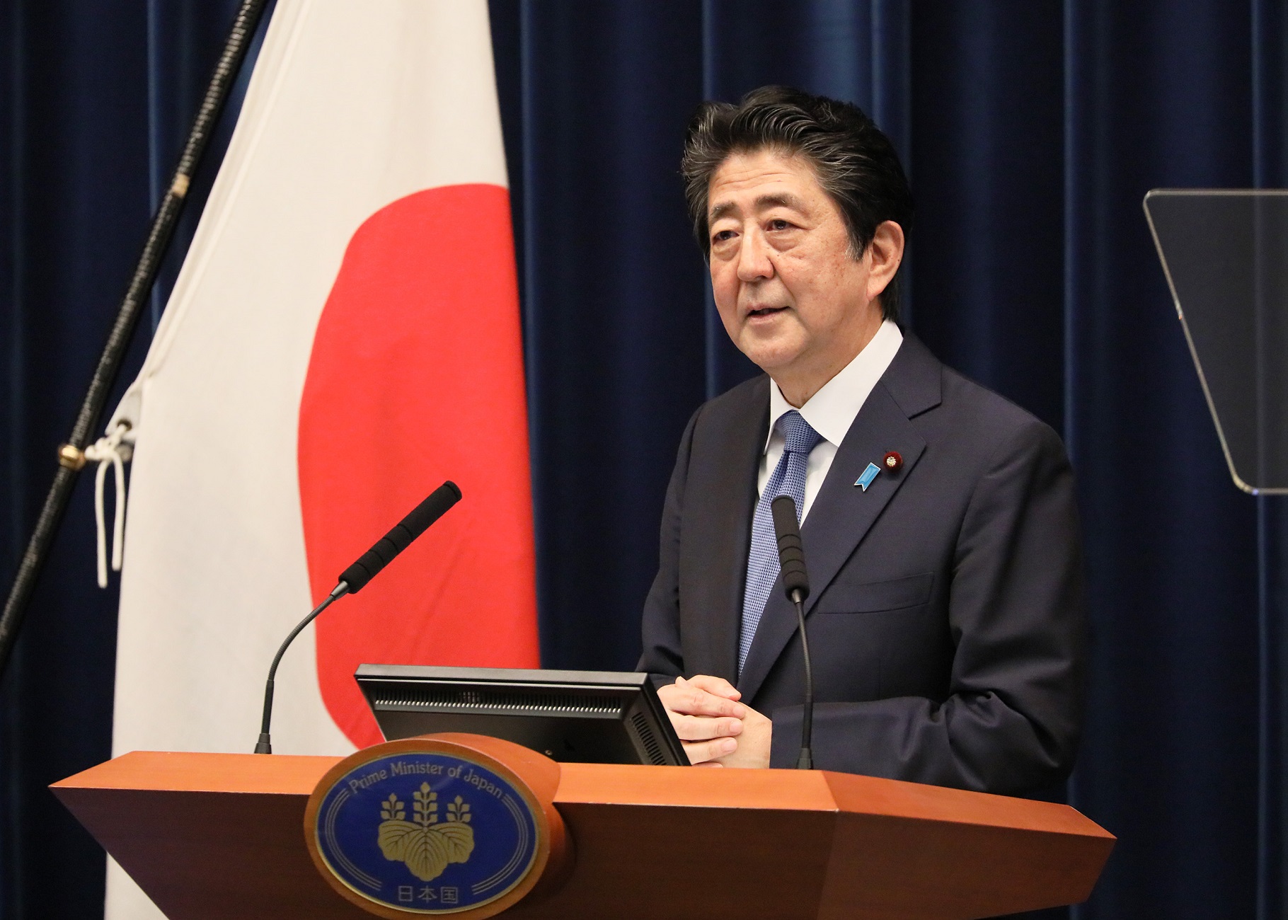 Photograph of the Prime Minister holding the press conference (16)