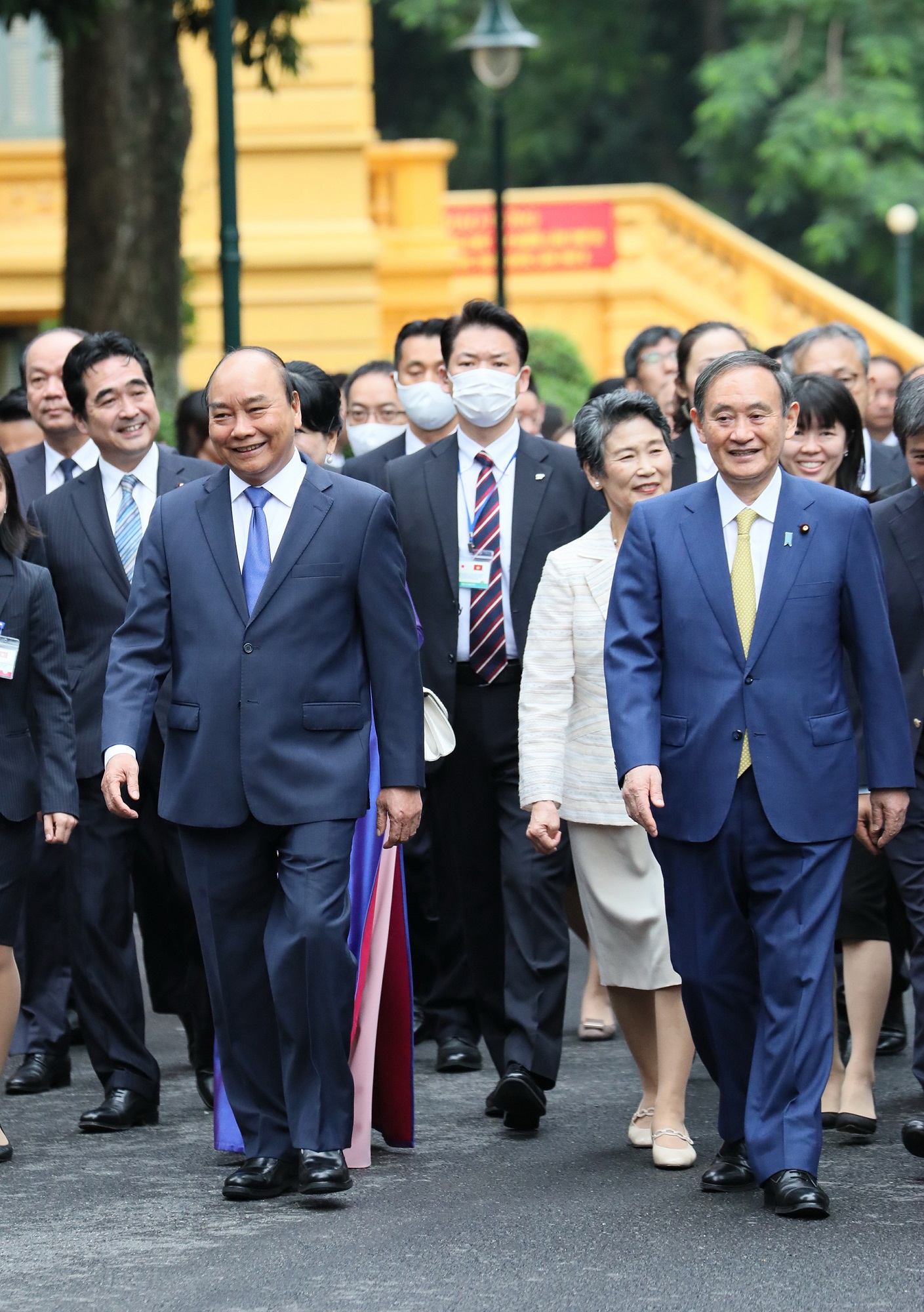 Photograph of the two leaders attending the Japan-Viet Nam Summit Meeting