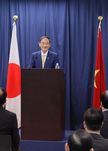 Photograph of the Prime Minister giving a speech at the Vietnam-Japan University (1)