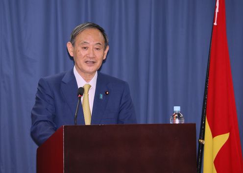 Photograph of the Prime Minister giving a speech at the Vietnam-Japan University (3)