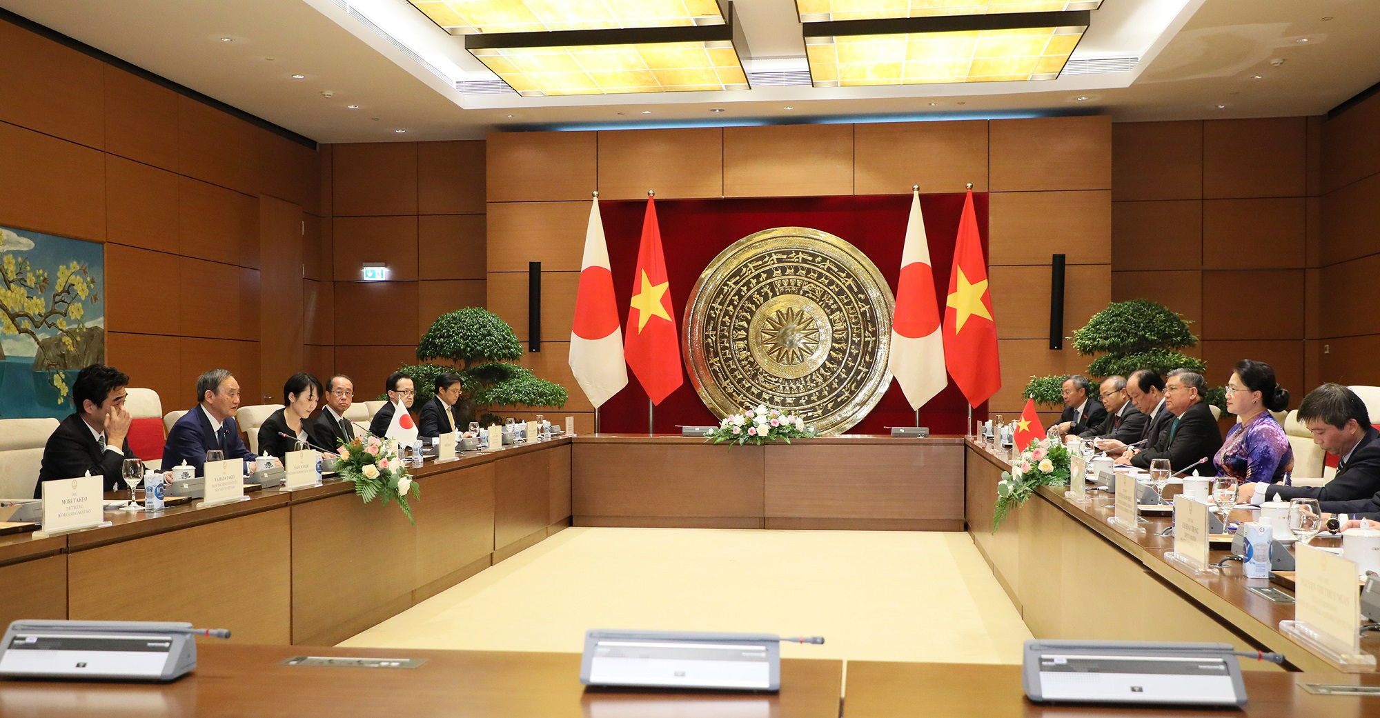 Photograph of the meeting with the Chairwoman of National Assembly of Viet Nam (2)
