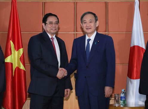 Photograph of the courtesy call with the President of the Viet Nam - Japan Parliamentary Friendship Association