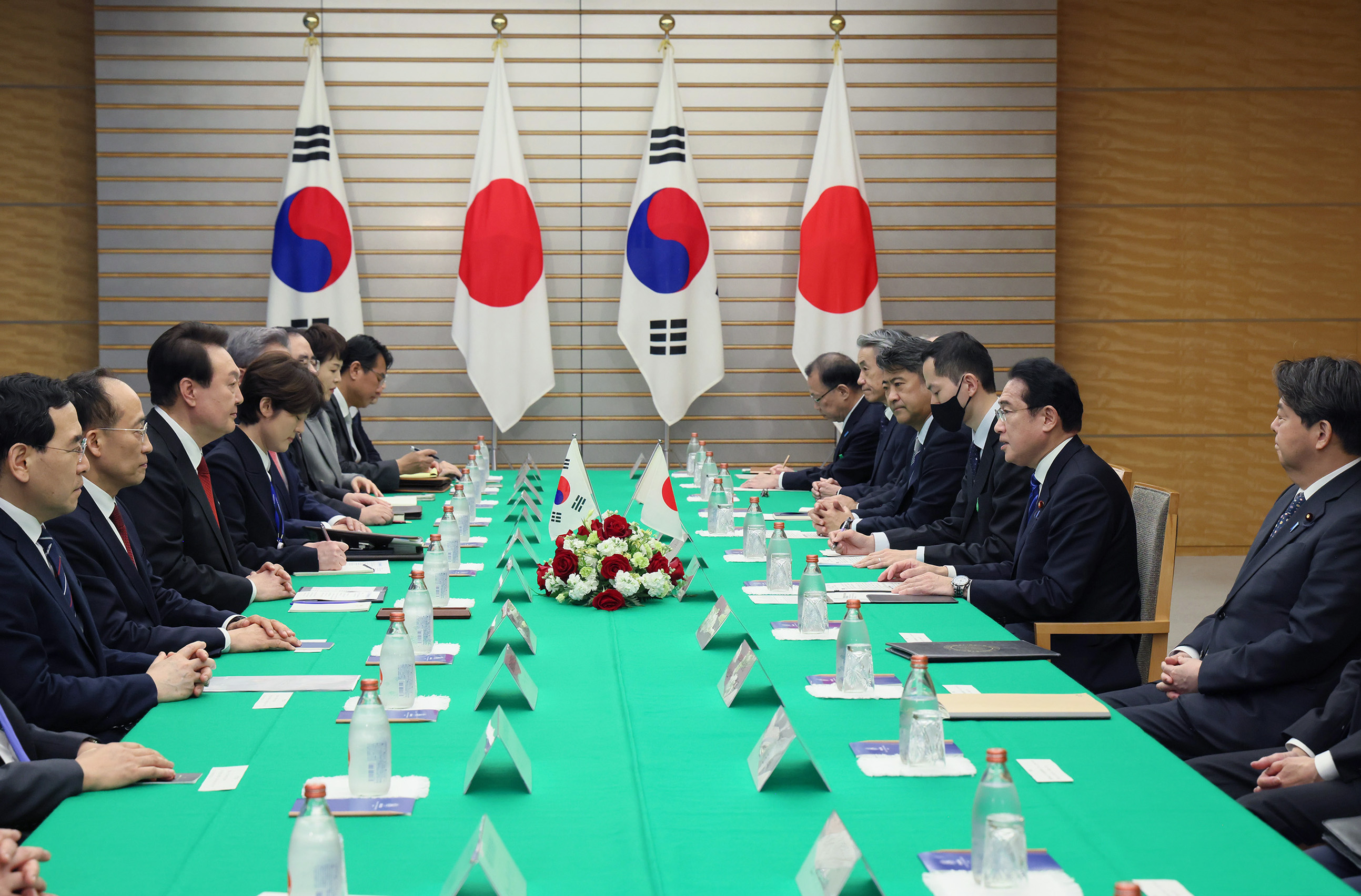 Japan-ROK summit meeting (plenary meeting) (5)