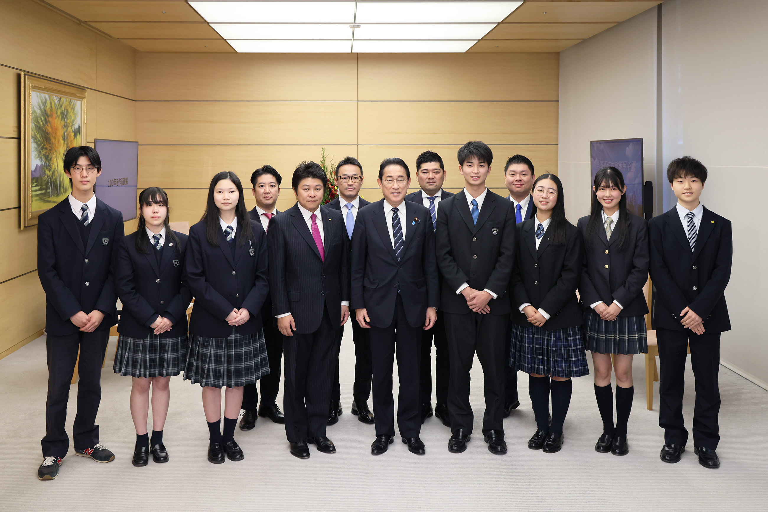 Courtesy Call from the Top-winning Team of the National High School Policy Koshien Contest