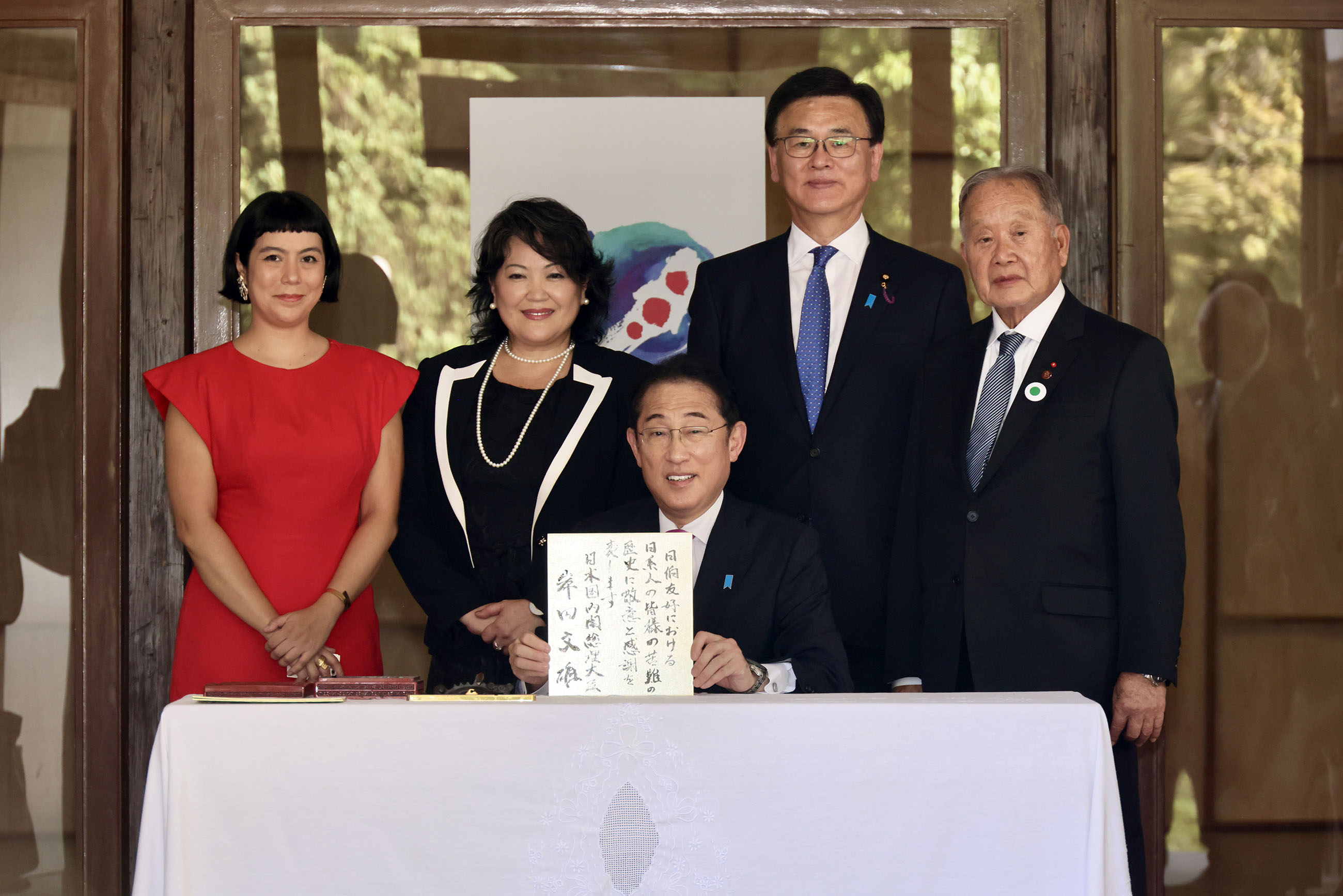 Prime Minister Kishida visiting the Japan Pavilion in Ibirapuera Park