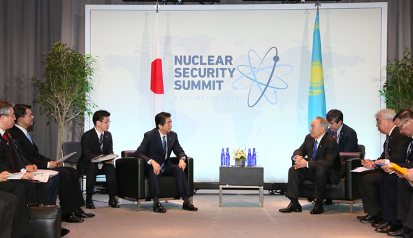Photograph of the Japan-Kazakhstan Summit Meeting