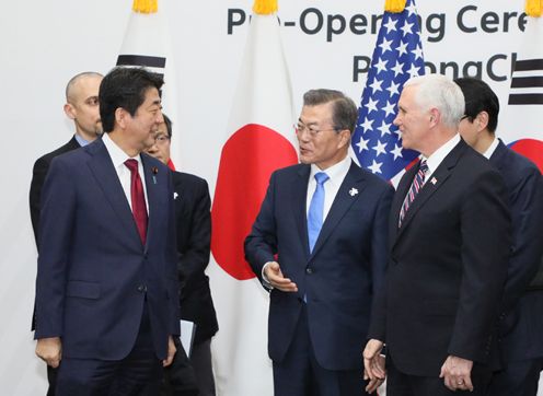 Photograph of the Japan-U.S.-ROK photo session (3)