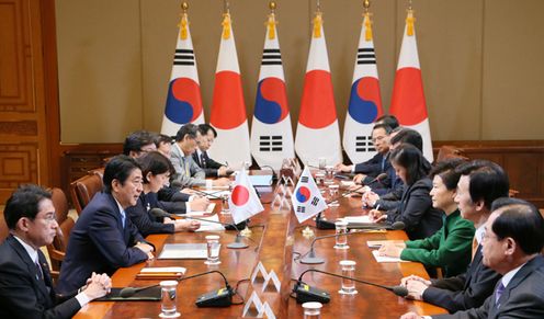 Photograph of the Japan-ROK Summit Meeting