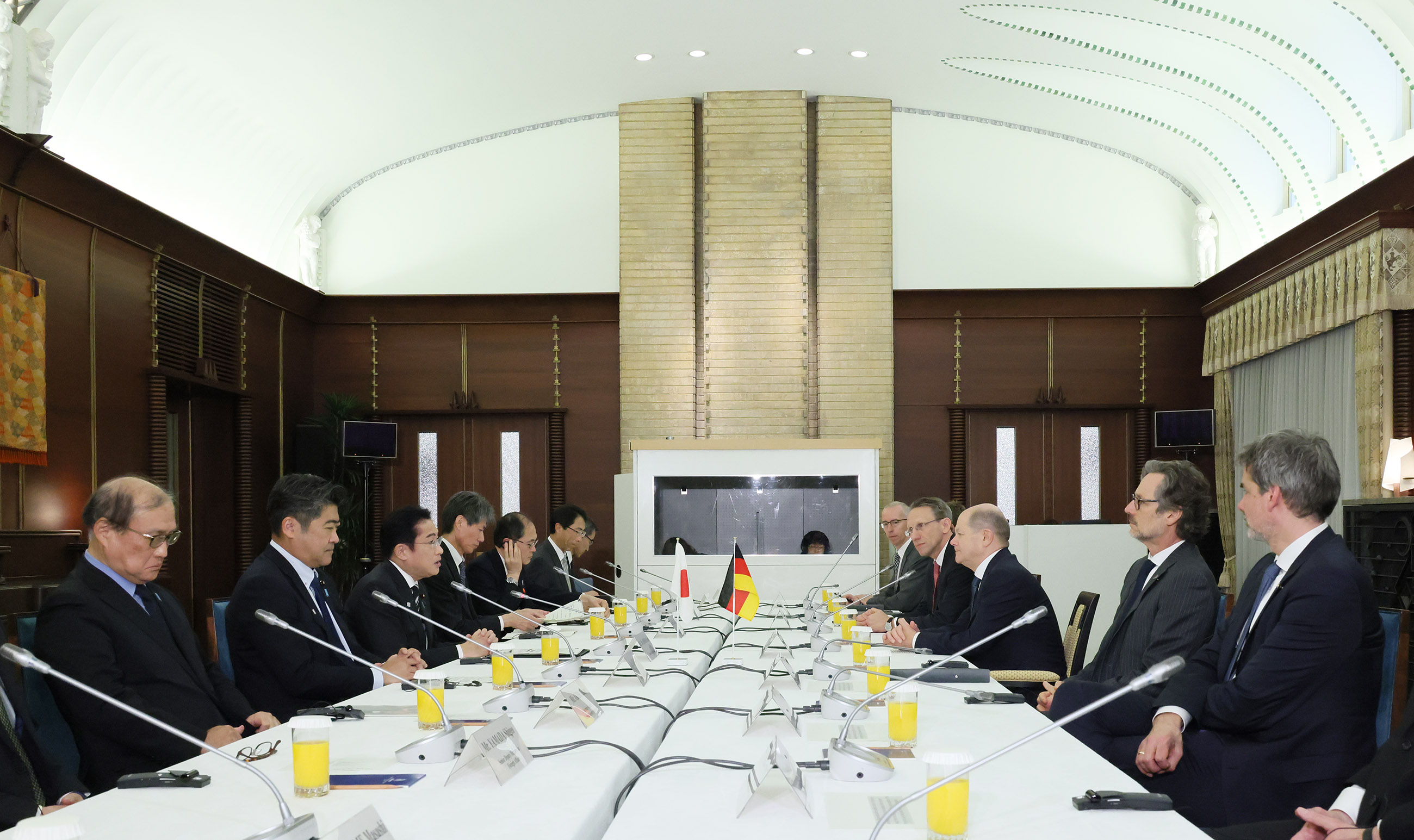 Leaders holding the Japan-Germany summit meeting (1)