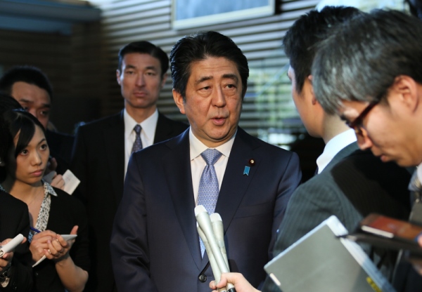 Photograph of the Prime Minister holding the press conference