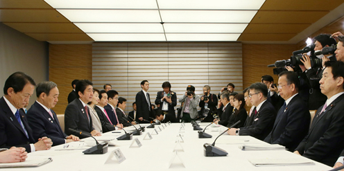 Photograph of the Prime Minister making a statement (2)