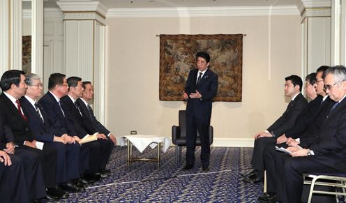 Photograph of the Prime Minister meeting with a delegation of Diet members from the Headquarters for the Japan-EU and Other Economic Partnership Agreements and with agricultural organizations