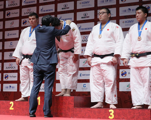 Photograph of the Prime Minister attending the International Vladivostok Jigoro Kano Junior Judo Tournament (2)