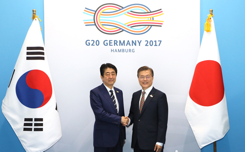 Photograph of the Japan-ROK Summit Meeting (1)