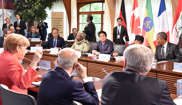 Photograph of the Prime Minister attending the summit (3)