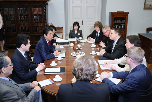 Photograph of the Japan-Estonia Summit Meeting (1)