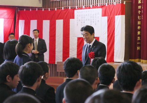 Photograph of the Miyako City Daiichi Junior High School graduation ceremony (2)