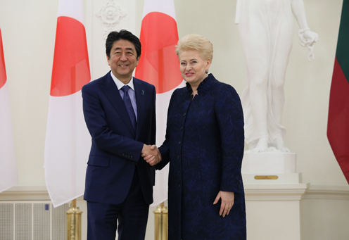 Photograph of the Prime Minister paying a courtesy call on the President of Lithuania (1)