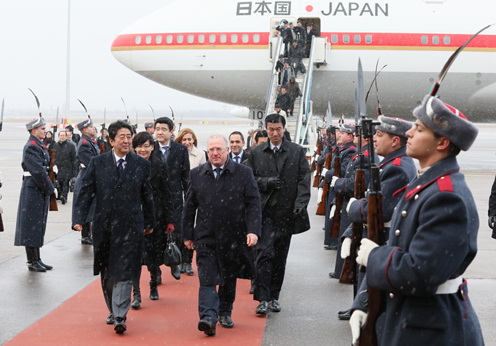 Photograph of the Prime Minister arriving in Bulgaria (2)