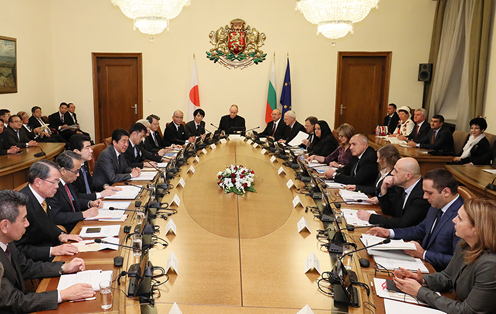 Photograph of the expanded summit meeting with Japanese businesses (2)