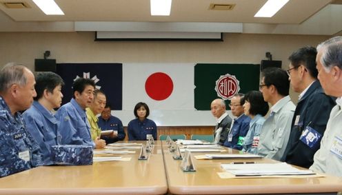 Photograph of the exchange of views with the Governor of Hokkaido and the mayors of relevant municipalities (1)