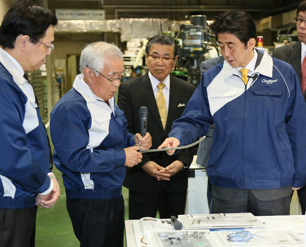 Photograph of the Prime Minister visiting an example of a core regional enterprise advancing into a new field
