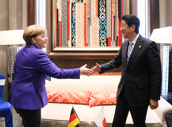 Photograph of the Prime Minister shaking hands with the Chancellor of Germany