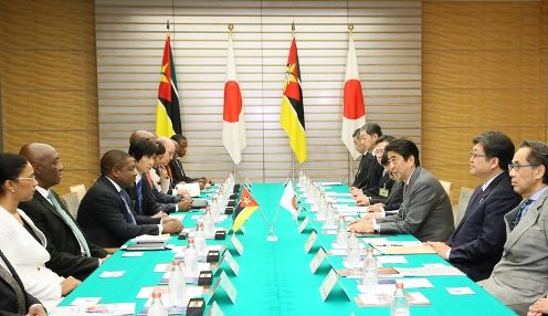 Photograph of the Japan-Mozambique Summit Meeting