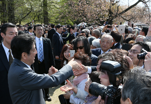 Photograph of the Prime Minister conversing with guests (2)