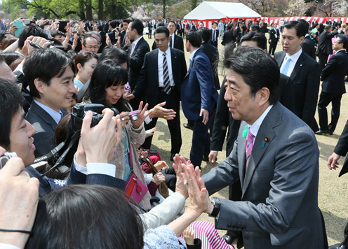 Photograph of the Prime Minister conversing with guests (3)