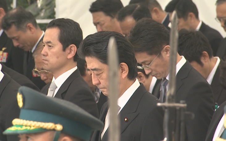 Photograph of the Prime Minister attending the Memorial Service (1)