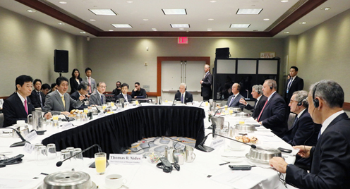 Photograph of the Prime Minister attending the meeting with US CEOs (2)