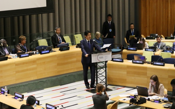 Photograph of the Prime Minister delivering a speech at the UN Summit on Refugees and Migrants (1)