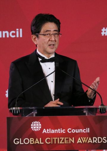 Photograph of the Prime Minister delivering a speech at the 2016 Global Citizen Awards Presentation Ceremony (1)