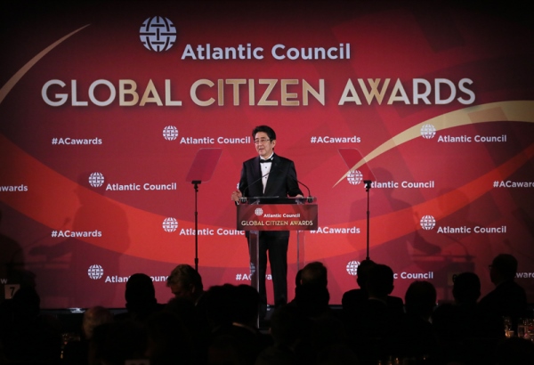 Photograph of the Prime Minister delivering a speech at the 2016 Global Citizen Awards Presentation Ceremony (2)